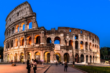 Fototapeta na wymiar Night; Imperial Forums; Coliseum; Tourists; Arch of Costantine; illumination, evening, Rome; Lazio; Italy; Europe