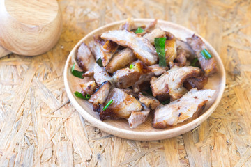 Charcoal-boiled pork neck