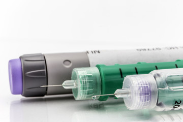 Insulin injection needle or pen for use by diabetics