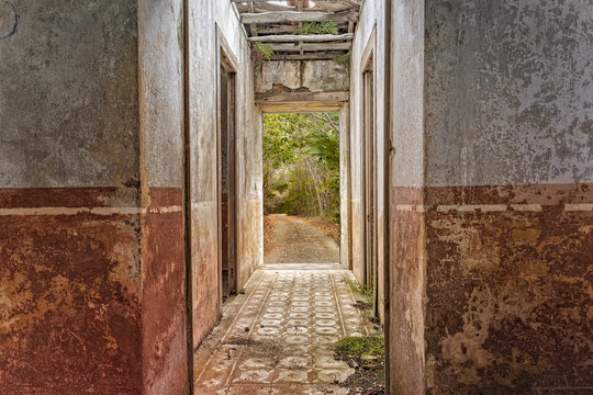 Ruin corridor