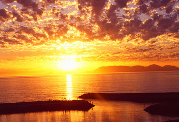 Fototapeta na wymiar Südafrika: Sonnenuntergang über dem Meer bei Gordons Bay