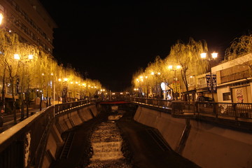 夜の下呂温泉の街並み