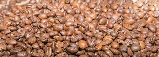 Kaffeebohnen mit Unschärfe 