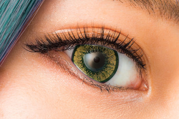 カラーコンタクトレンズ　One eye of colored contact lenses