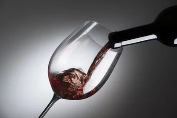 Küchenrückwand glas motiv Wein glass with red wine