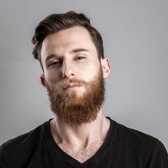 Obraz premium Proud and overconfident young man isolated on gray backround
