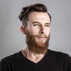 Obraz premium Tired sleepy young man isolated on gray background
