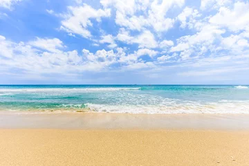 Crédence en verre imprimé Plage et mer Fond de mer et de plage vide avec un beau ciel bleu.