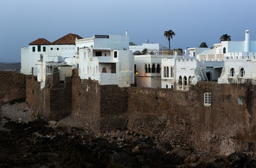 Asilah medina in the evening with its whitewashed architecture. © Anette Andersen