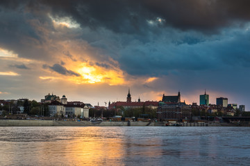 Fototapeta premium Widok Warszawy o zachodzie słońca, Polska