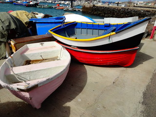 Fototapeta na wymiar Bunte Boote im alten Fischerhafen von Morro Jable - Fuerteventura