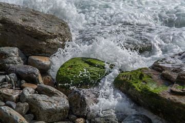 waves breaking in the shore