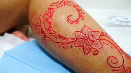 Leg with scarification