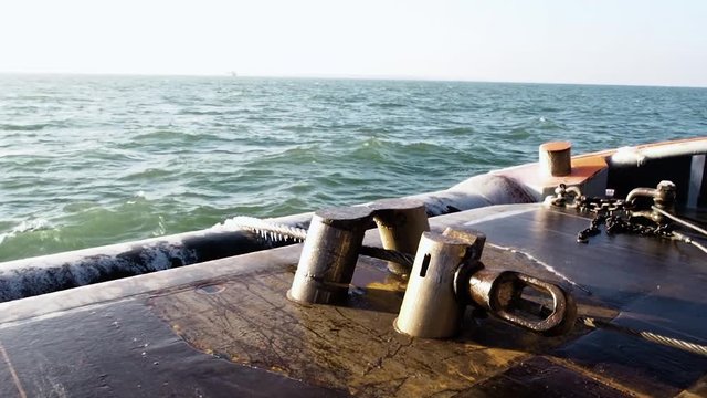 Tug's pins hold the cable of pipe layer platform