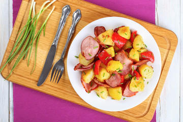 oasted potato wedges with ham and pepper