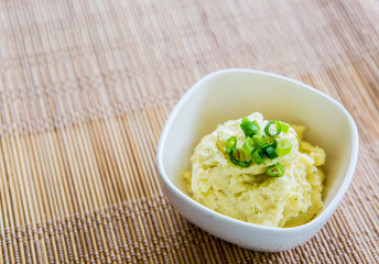 mashed potatoes in bowl