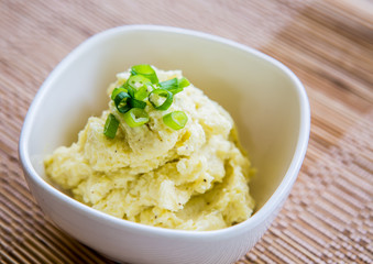 mashed potatoes in bowl