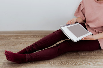 woman reading a magazine