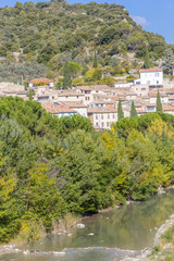 Fototapeta na wymiar ville de Nyons sur les bords de l'Eygues, Drôme