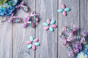 Wedding favors. Boxes with purple and white ribbon containing violet and blue confetti and key gift.