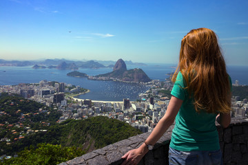 Naklejka premium girl at the Rio de Janeiro