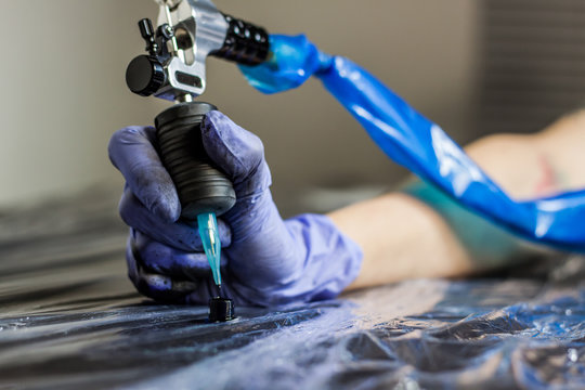 hand of tattooer with machine