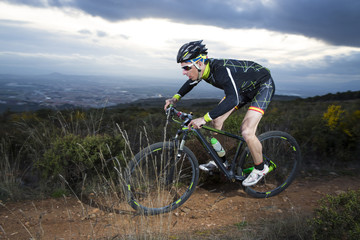 Fototapeta na wymiar Cyclist man riding mountain bike on mountain.