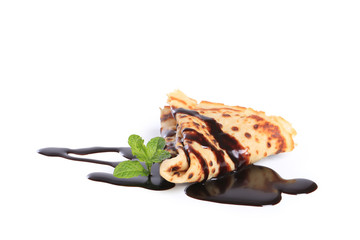 crêpe au chocolat sur fond blanc
