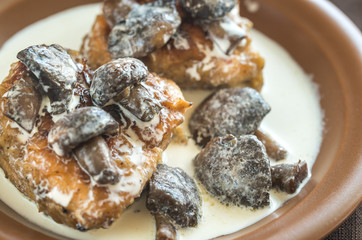 Chicken with creamy mushroom sauce