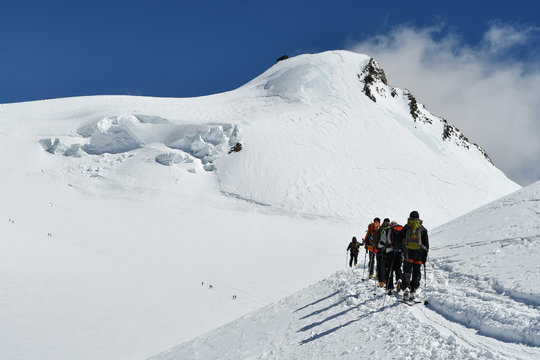 Alpinisti verso la Capanna Margherita