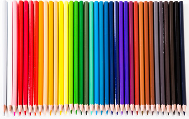 Obraz premium colored pencils lying in row