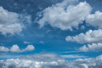 Naklejka na ściany i meble ciel nuage bleu profond chargé