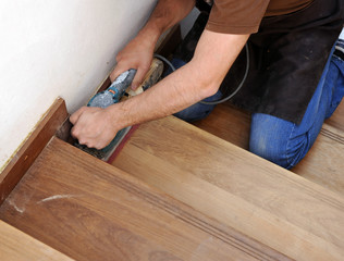 Carpenter working with polishing machine