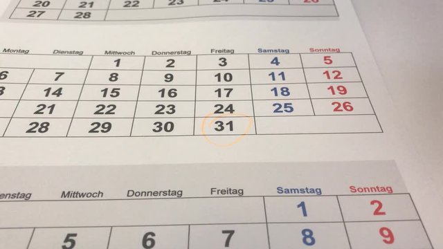 Der 31. eines Monats wird im Kalender mit einem Stift markiert und eingekreist