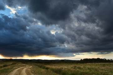Obraz na płótnie Canvas Dramatic storm sky in early Autumn