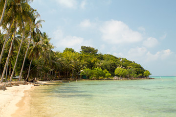 Fototapeta na wymiar beautiful bay with clear water in Karimunjawa island