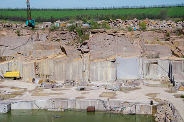 bottom quarry stone