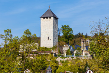 Fototapeta na wymiar Wiesbaden-Sonnenberg, Burg Sonnenberg. April 2017.