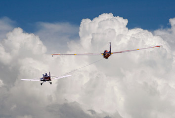 Tow plane pulls a glider into the sky - obrazy, fototapety, plakaty