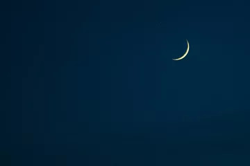 Keuken spatwand met foto new waxing moon in the night sky, the first day of the new moon © lanarusfoto