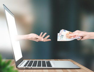 Mani con soldi escono dal pc, scommesse o shopping on line