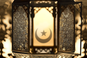 lanterne doré avec message religieux 