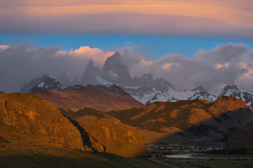 Naklejka na ściany i meble Mount Fitz Roy, Los Glaciares National Park, Patagonia, Argentina