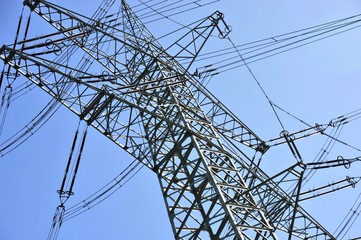 Mastenreihen einer Hochspannungsleitung