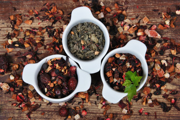 Dried tea in white ceramic containers