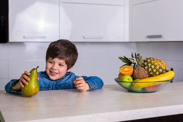Fototapeta premium Little boy with a bowl of fresh fruits