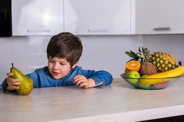 Fototapeta premium Little boy with a bowl of fresh fruits