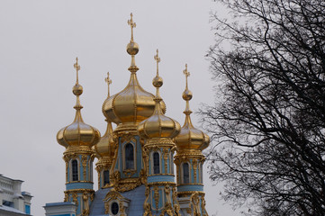 Fototapeta na wymiar The golden domes of Catherine the Great's palace church