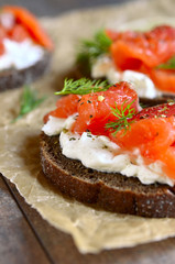 Sandwich with salted salmon and cream cheese.