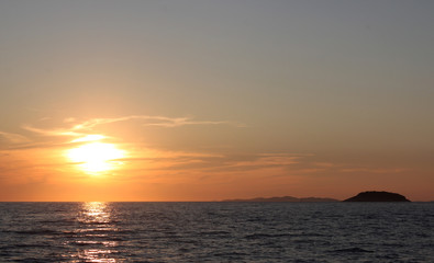Fototapeta na wymiar Sonnenuntergang vor der Inselgruppe Kornati an der kroatischen Adria